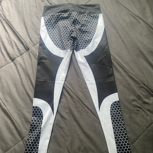 New! Activewear pants for women size small - Picture 3 of 3